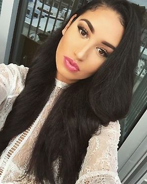 Scammer with photos of Carmen Bella & Mariabella A44RCpSZhRCghHQtwTKzJX8EsaqLVvW_K_H6A1xWlXltw0Y_FNSSO_NJxJWOZLuj